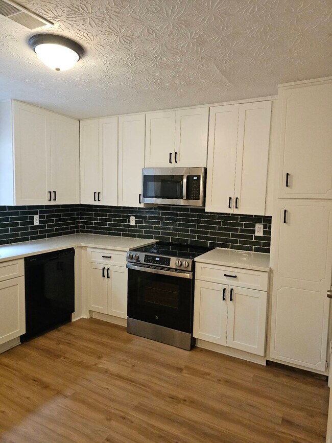 Building Photo - 490 S Jeff Davis Dr