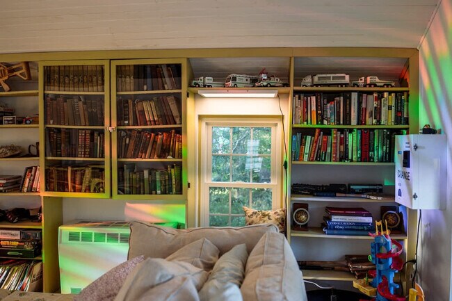 Building Photo - 1357 Canal Rd