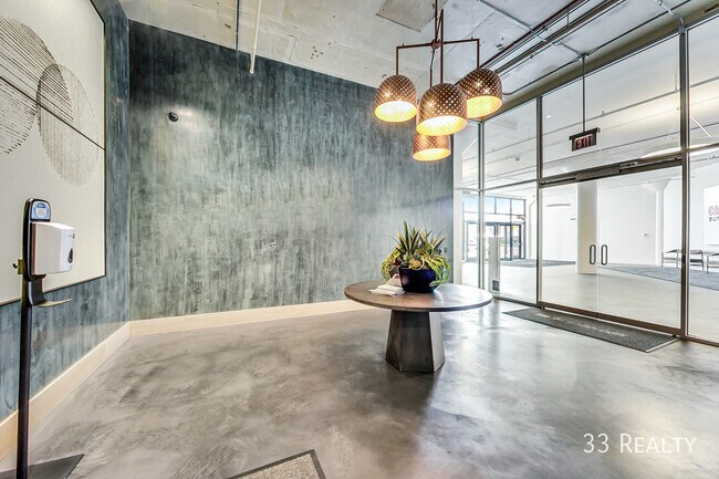 Building Photo - 4000 W Diversey Ave