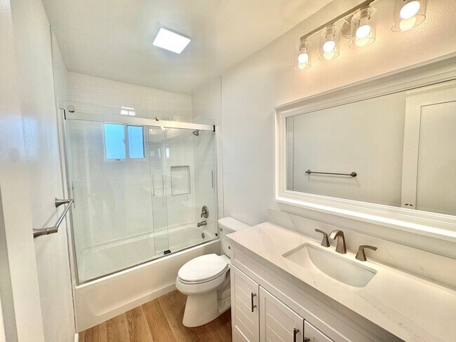 Building Photo - Beautifully Remodeled 4bd/2.5ba CLAIREMONT Home! Fenced yard, garage, PET friendly!