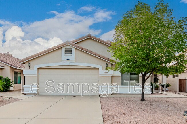 Building Photo - 1448 N Saddle St