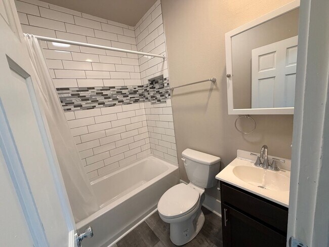 Building Photo - 2040 N 28th St