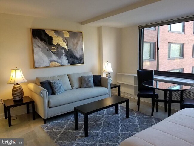 Building Photo - 1011 Arlington Blvd