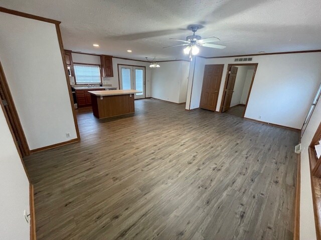 Building Photo - 7239 Lake Rd