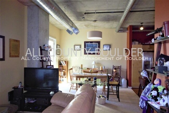 Building Photo - Enjoy Amazing Amenities at the Peloton!