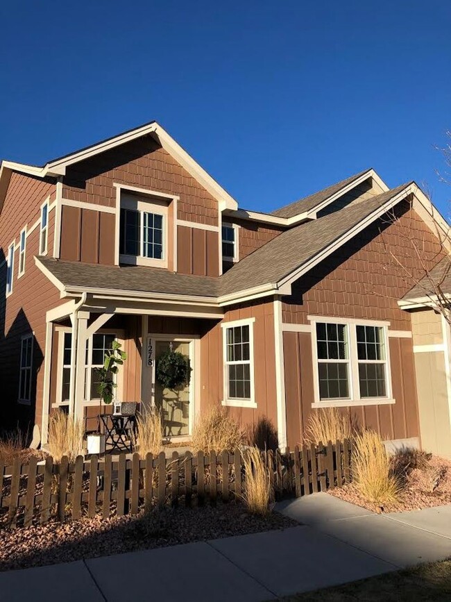 Primary Photo - 3bd, 2.5ba 2car West Side Beauty, Built in...