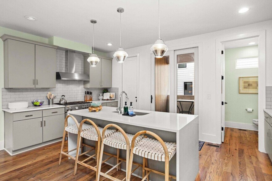 Building Photo - 1714 8th Ave S