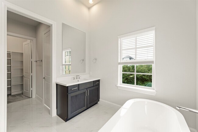 Building Photo - 9651 Kings Cross Station