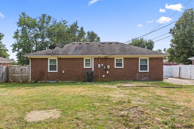 Building Photo - 214 Laurel Ln