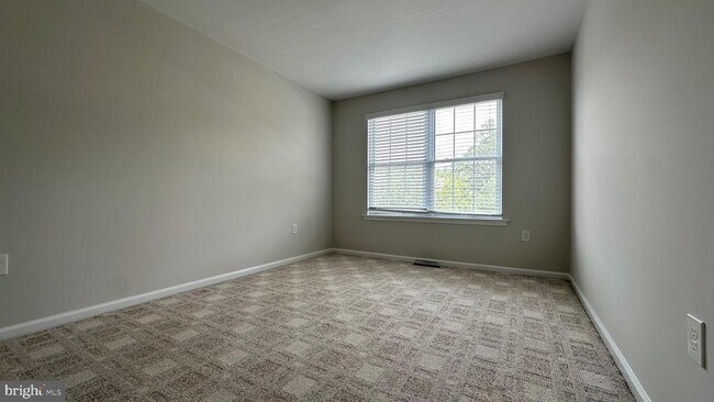 Building Photo - 938 Dutch Dr