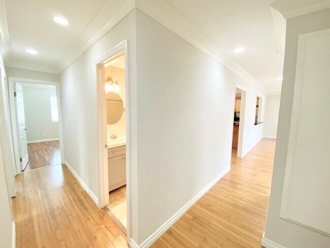 Building Photo - 10216 Empress Ave