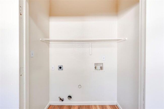 Building Photo - 2808 Southampton Way