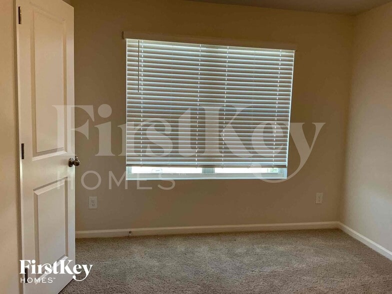 Building Photo - 10743 Rivergate Dr NW