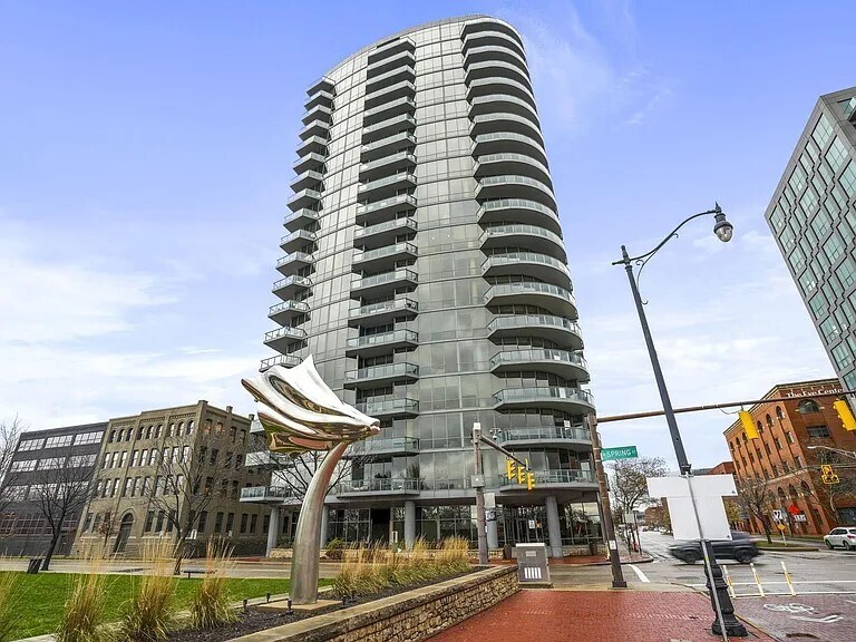 Northbank Building - 300 W Spring St