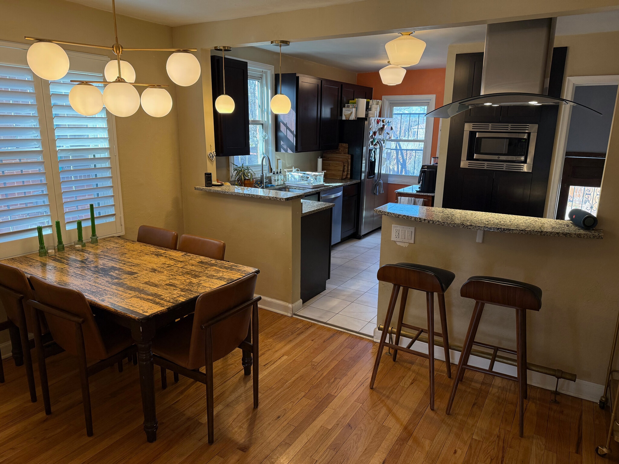 Open kitchen - 3423 N Saint Paul St