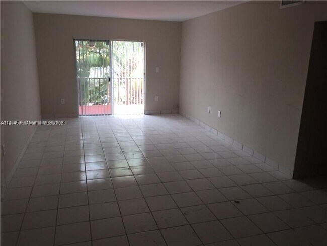 Building Photo - 5100 SW 41st St