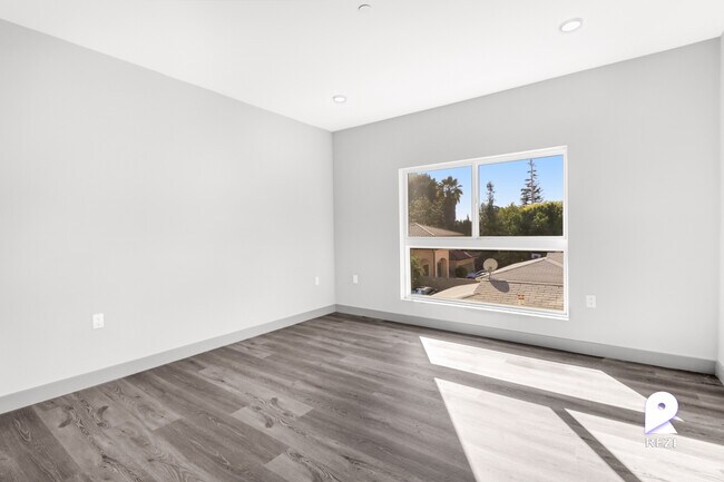 Building Photo - 7040 Woodman Ave
