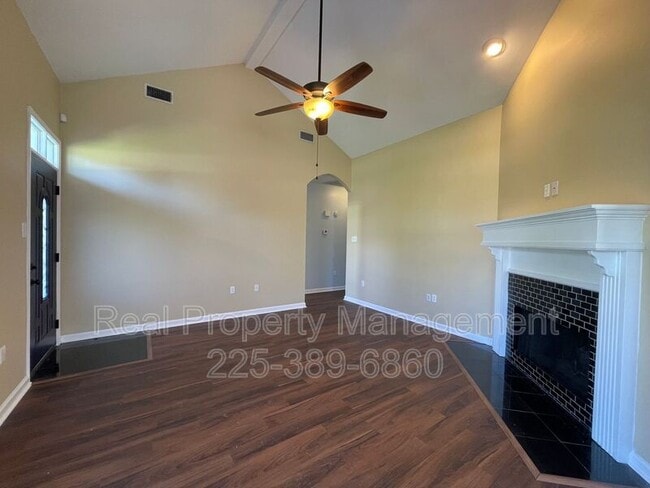 Building Photo - 25889 Regency Ave