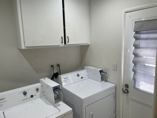 Building Photo - 3817 Globe Ave