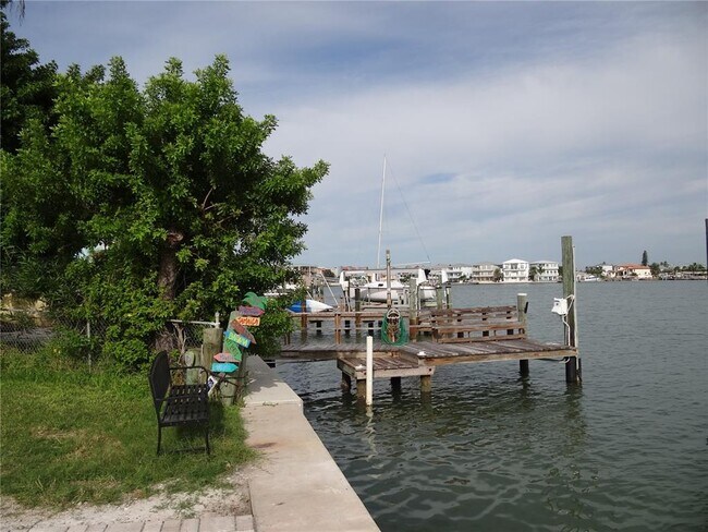 Building Photo - 13360 Boca Ciega Ave