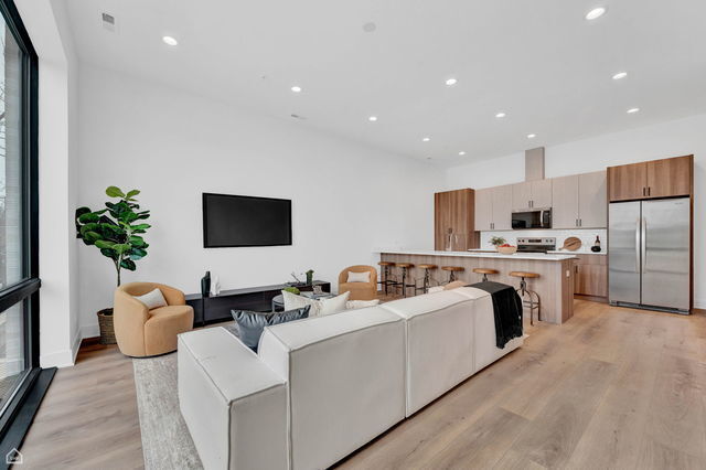 Building Photo - 1606 W Hastings St