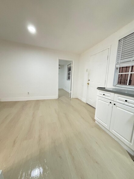 Building Photo - 2035 NW 26th St