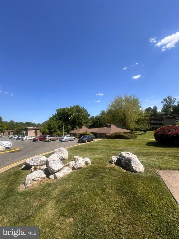 Building Photo - 5821 Royal Ridge Dr