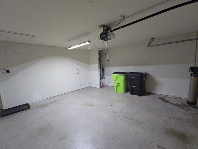 Building Photo - 2303 Golden Brandy Ln