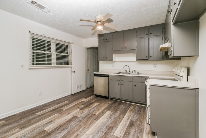 Building Photo - 361 Morris Dr SE