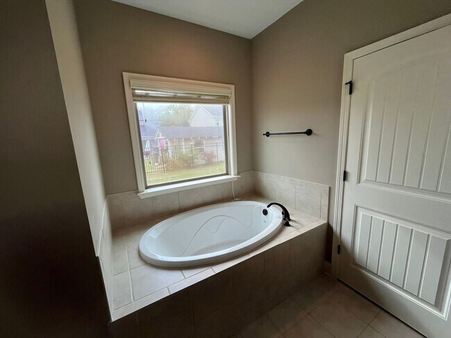 Building Photo - Located in Wrenwood Subdivision!!