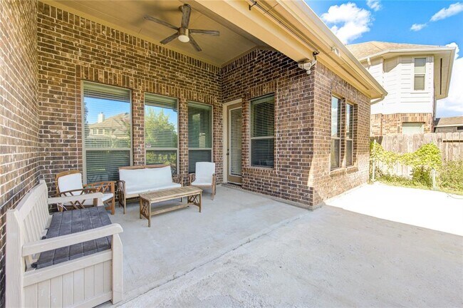 Building Photo - 611 Whitney Oaks Ln