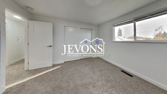 Building Photo - 6114 N 49th St