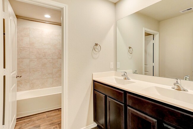 Building Photo - 13845 Rock Island Trl