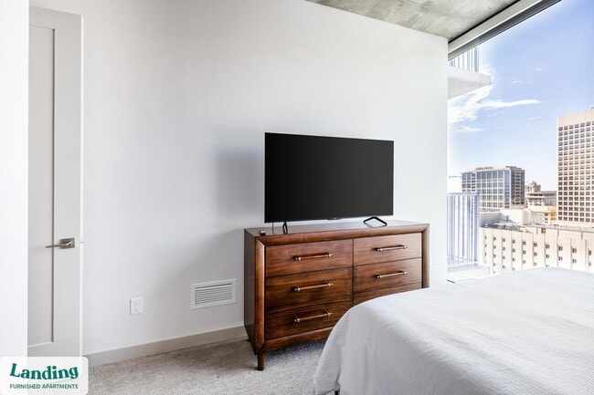 Building Photo - 151 S State St