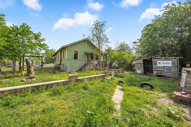 Building Photo - 433 E Davilla St