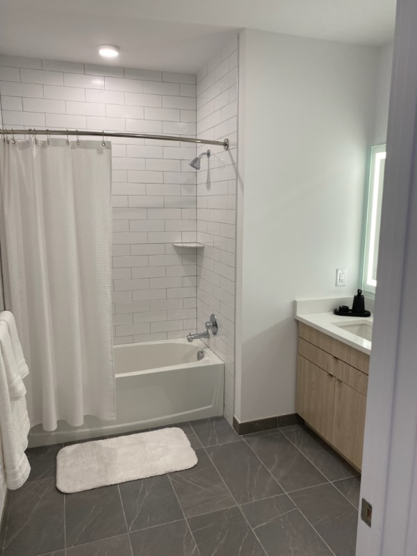 Building Photo - 86 Midtown Bridge St