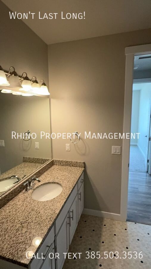 Building Photo - 927 Wahlen Way