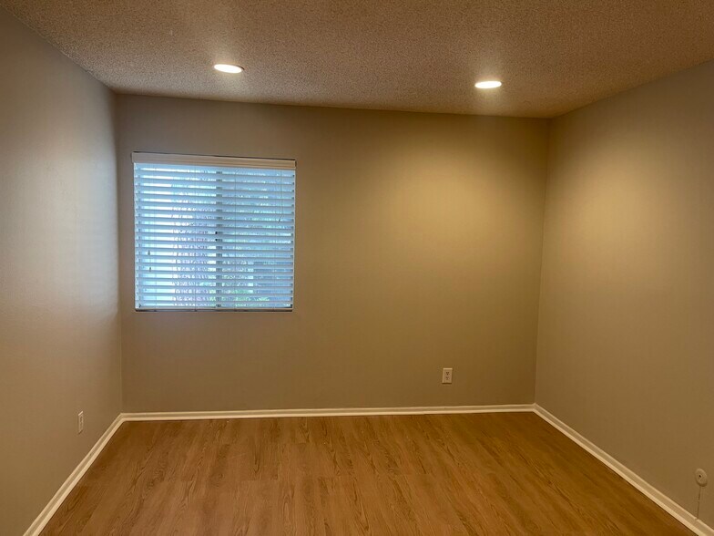 Building Photo - 18645 Hatteras St