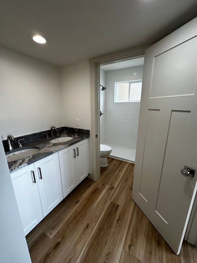 Building Photo - Centennial II Apartments (NEW REMODEL!!)