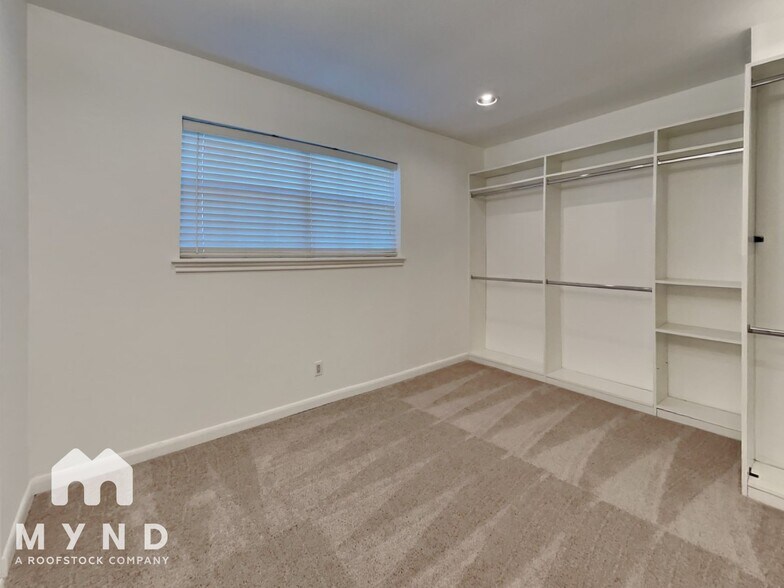 Building Photo - 4003 Highknoll Ln