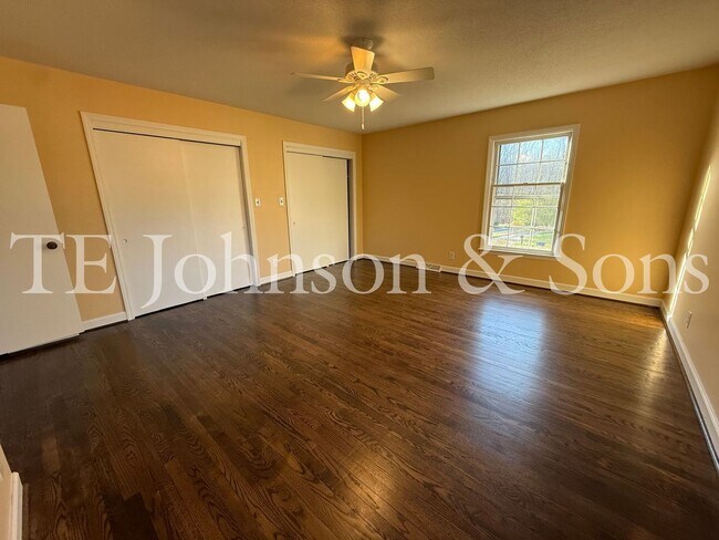 Building Photo - Spacious 4BR Home with Finished Basement, Screened Porch & Garage in Winston-Salem