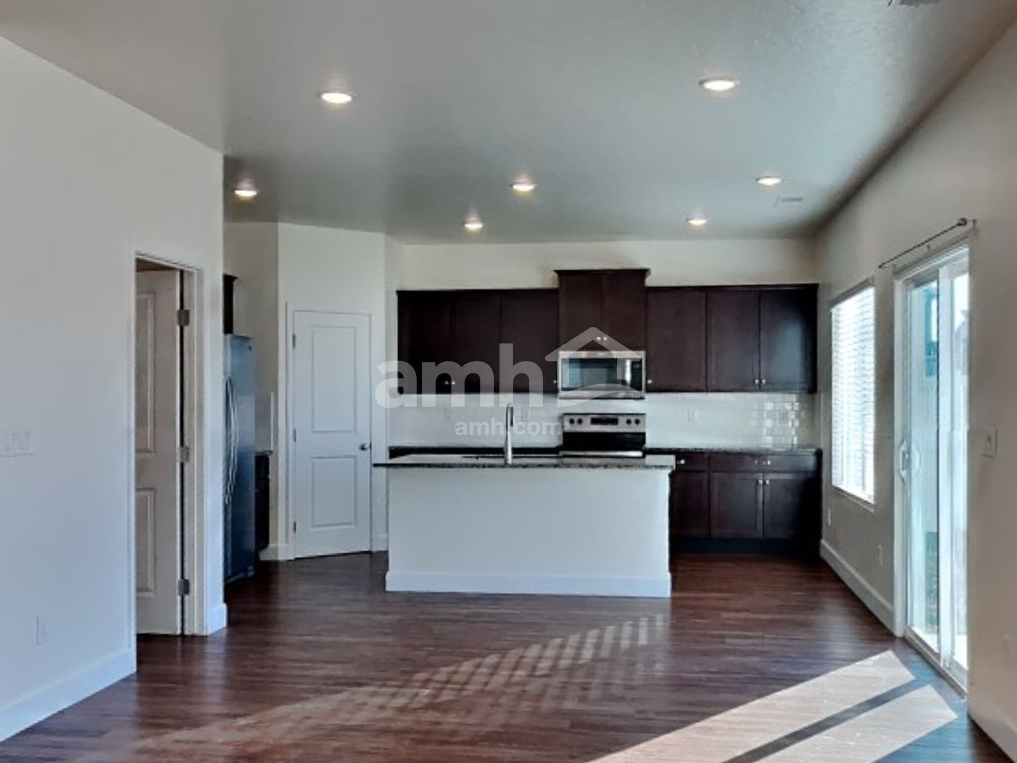 Building Photo - 5043 W Milliron Dr