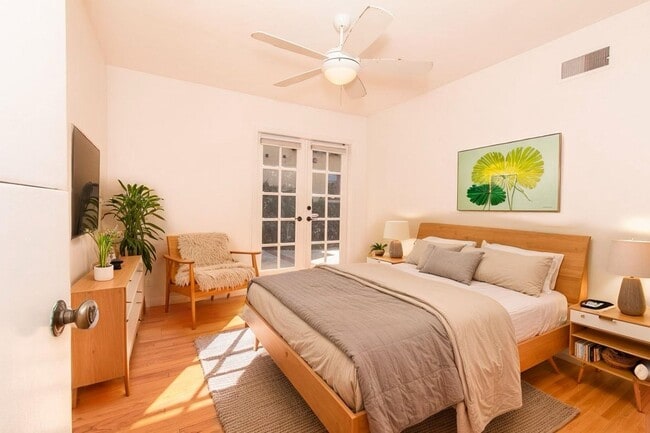 Building Photo - Charming 3 Bed/2 Bath Home in Bird Rock/ La Jolla- 1 Block from the Ocean!