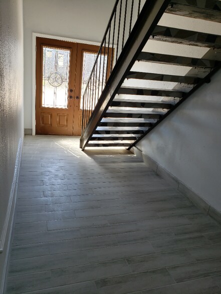 Building Photo - 7576 Windsor Oaks