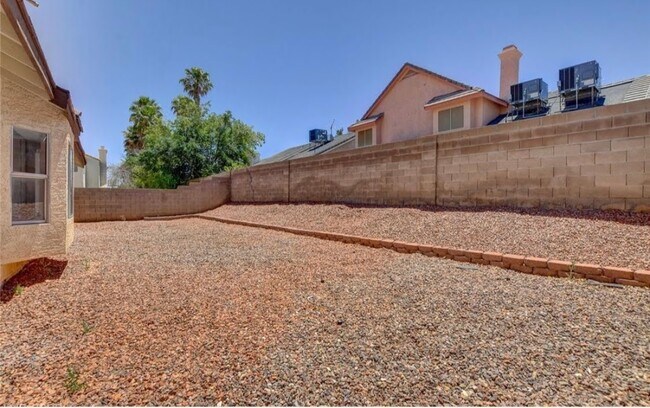 Building Photo - 1735 Navarre Ln