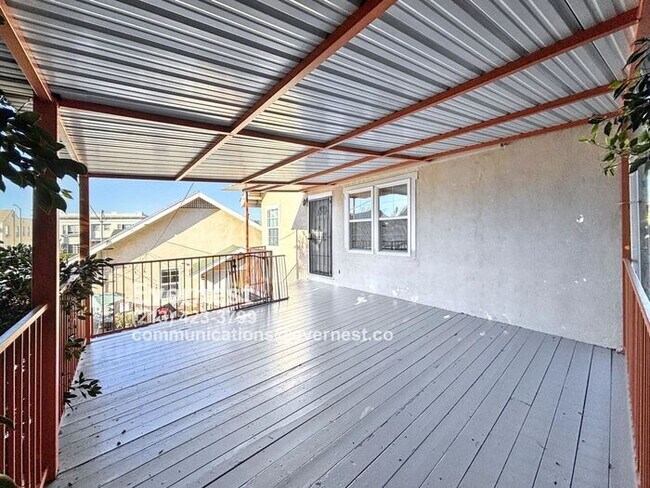 Building Photo - Charming 2-Bedroom Home with Garage and Ba...