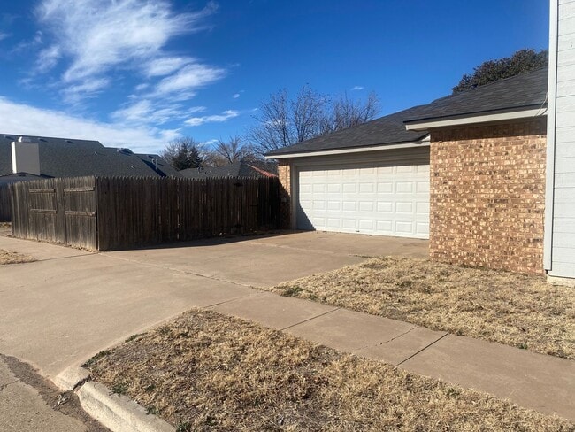 Building Photo - 3 bed 2 bath - Frenship ISD