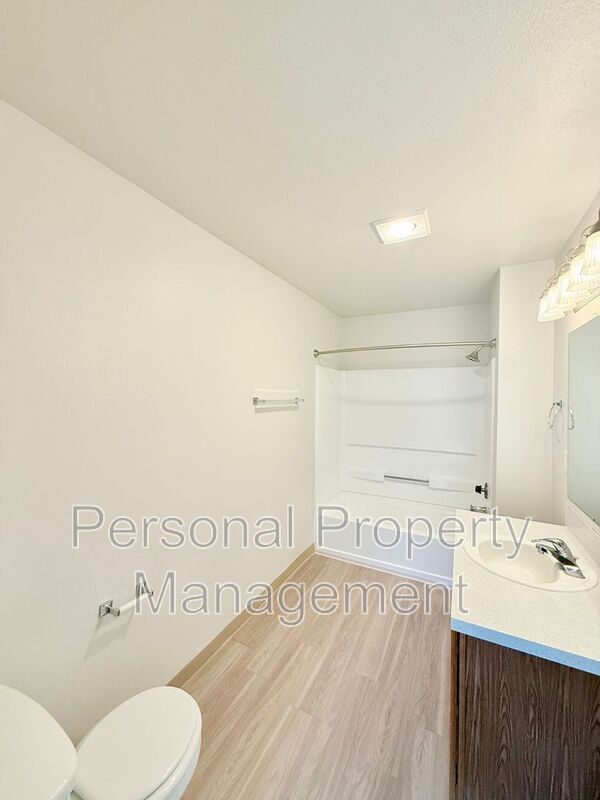 Building Photo - 3412 NE 66th Ave