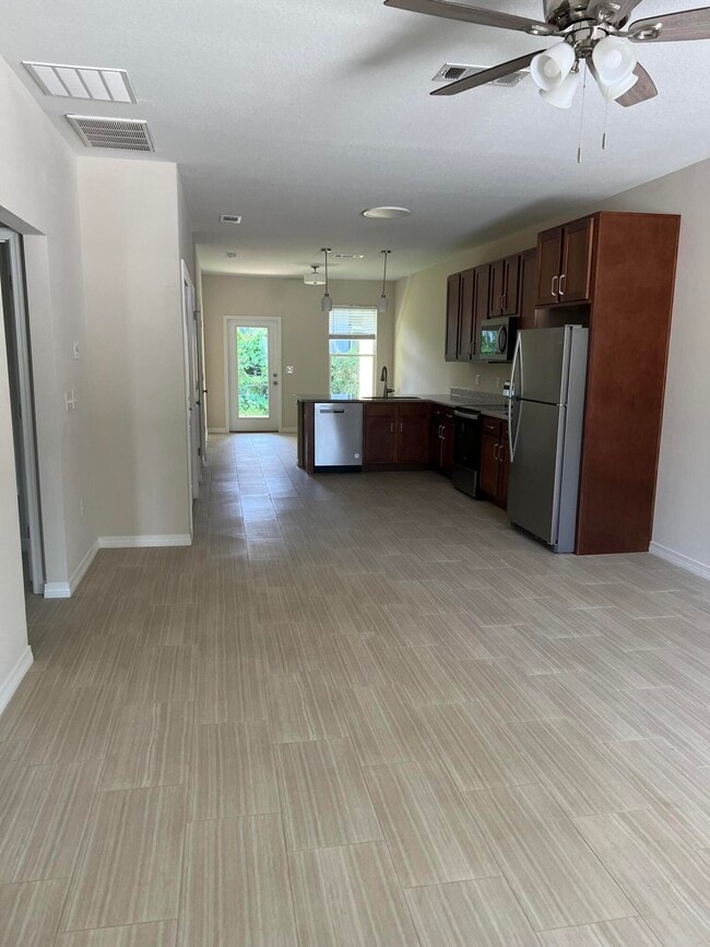 Building Photo - 717 N Park Blvd