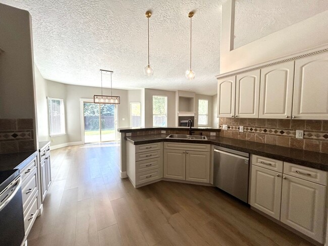 Building Photo - Lochsa Falls 5 Bedroom Home with Private B...